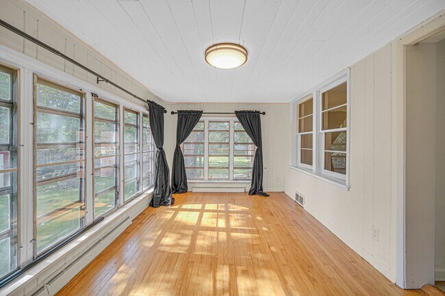 Building Photo - Charming Custom Home in Miller Beach!