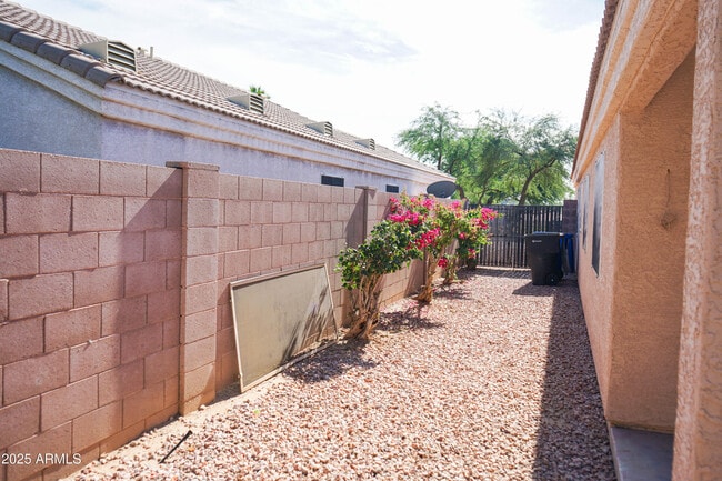 Building Photo - 898 E Monterey St