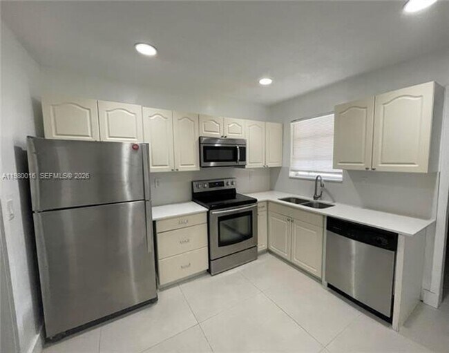 Building Photo - 930 Benevento Ave