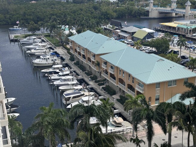Building Photo - 700 E Boynton Beach Blvd