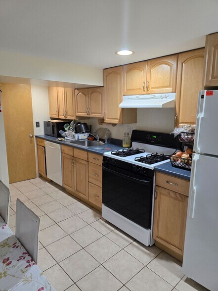 Primary Photo - 284 Semton Blvd