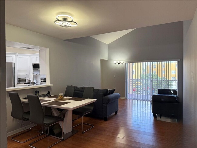 Building Photo - 9725 Fontainebleau Blvd