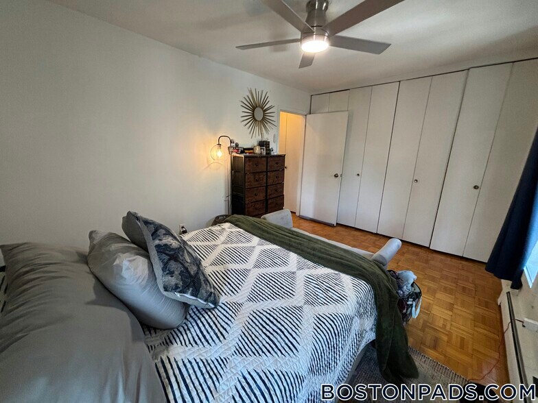 Building Photo - 524 Putnam Ave