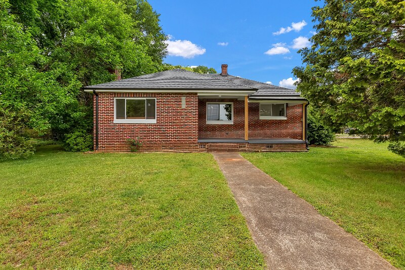 Building Photo - 3902 Old Buncombe Rd