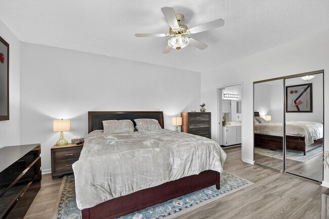 Building Photo - 6193 Pointe Regal Cir