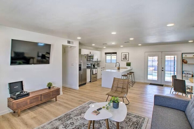 Building Photo - 1233 E Marny Rd