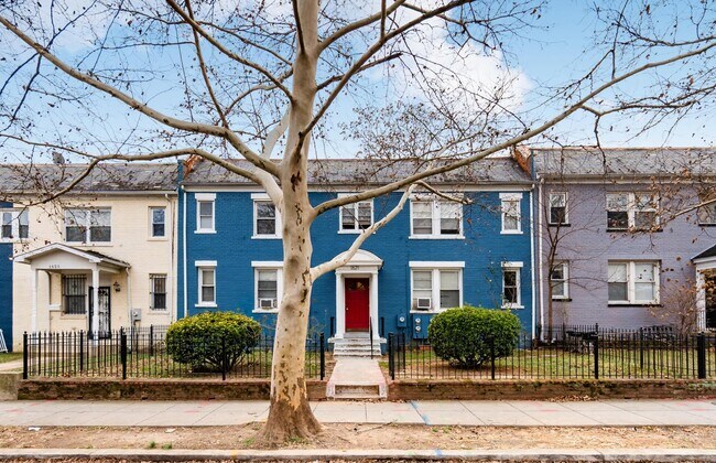 Building Photo - 1621 F St NE