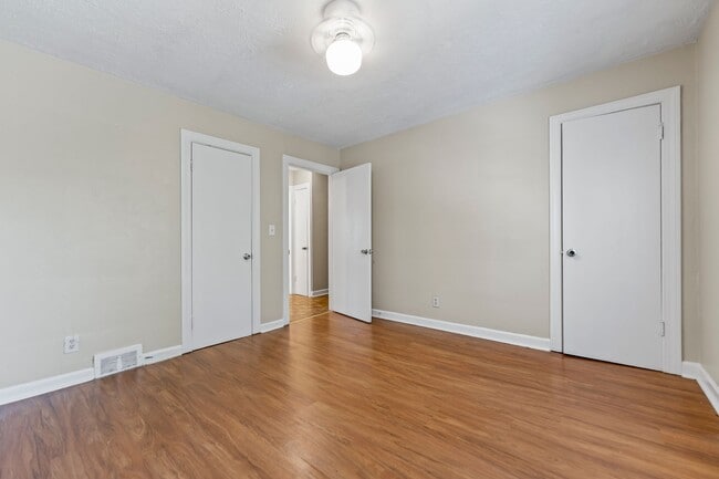 Building Photo - Charming Townhome on S. 16th Street!