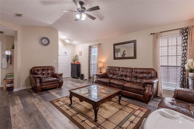 Building Photo - 110 Sendero Dr