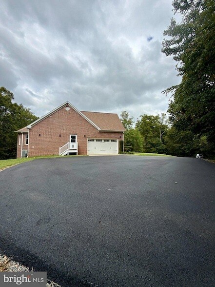 Building Photo - 11325 Wicomico Oaks Pl