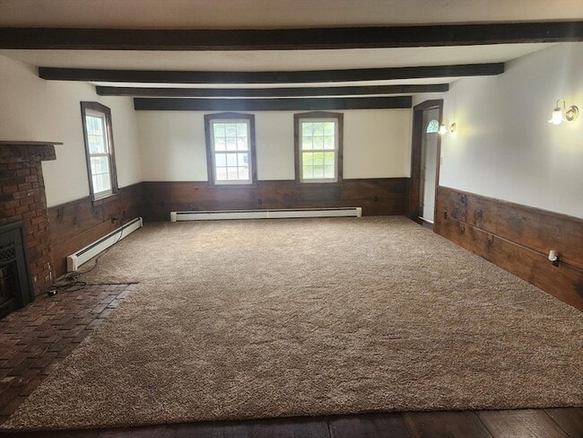 Building Photo - 285 Main St