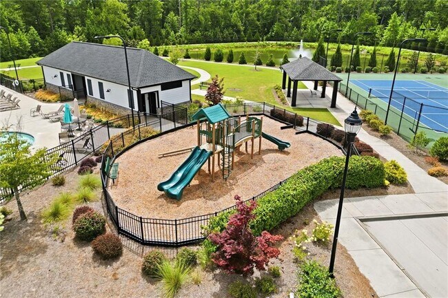 Building Photo - 3132 Hawthorn Farm Blvd