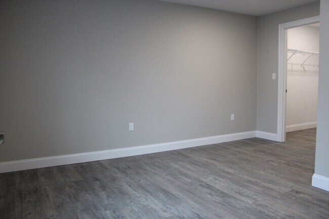 Building Photo - 192 Central St