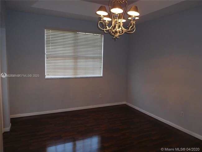 Building Photo - 650 NE 22nd Terrace