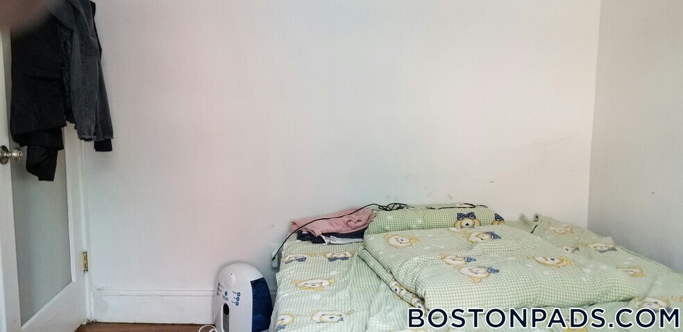 Building Photo - 110 Willow St