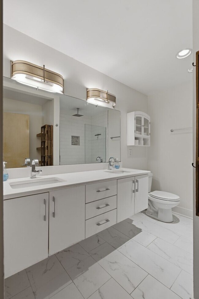 Building Photo - 1147 Cahal Ave