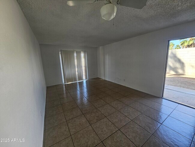 Building Photo - 2801 E Monte Cristo Ave