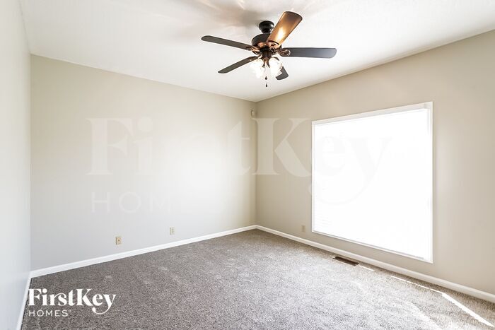 Building Photo - 3720 Heather Dr