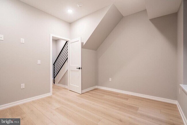 Building Photo - 713 S Mildred St