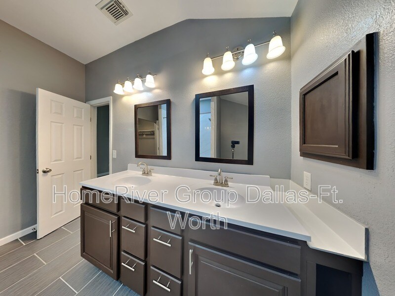 Building Photo - 600 British Ct