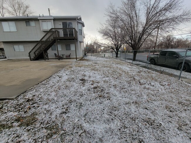 Building Photo - Beautiful House, Lots of Space, HUGE YARD!