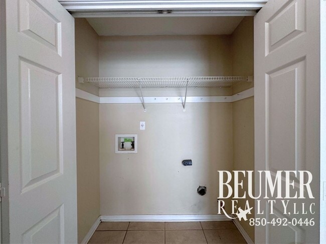 Building Photo - Charming Home with Spacious Backyard and Modern Upgrades Near NAS Pensacola