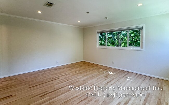 Building Photo - 846 Stanford St