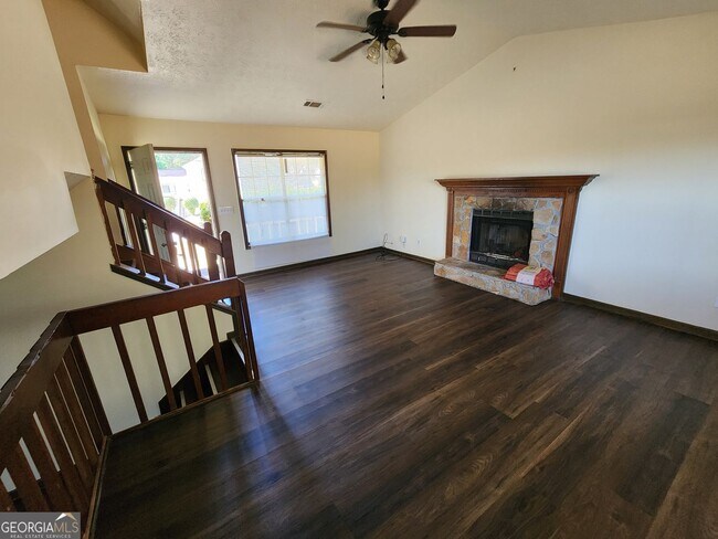 Building Photo - 5282 Station Cir