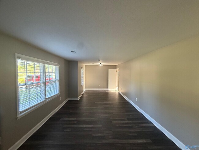 Building Photo - 1518 15th Ave SW