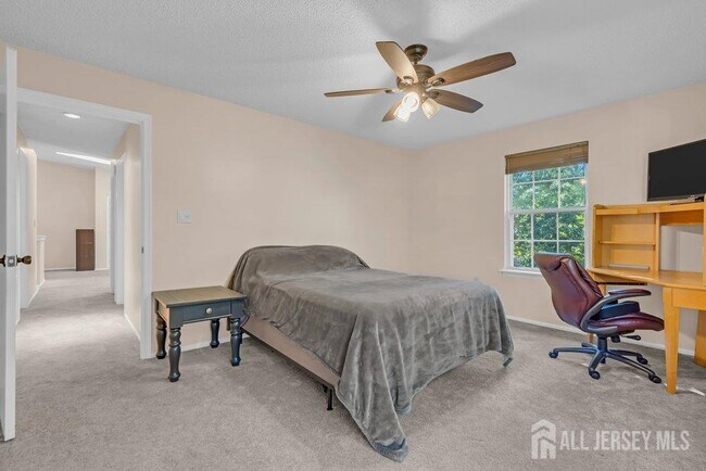 Building Photo - 66 Iroquois Dr