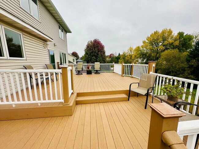 Building Photo - Stunning 6-Bedroom Corner-Lot Home w/ Luxury Finishes & Entertainer’s Layout