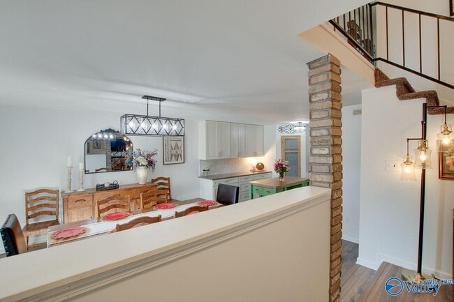 Building Photo - 2013 Wrenwood Dr SE