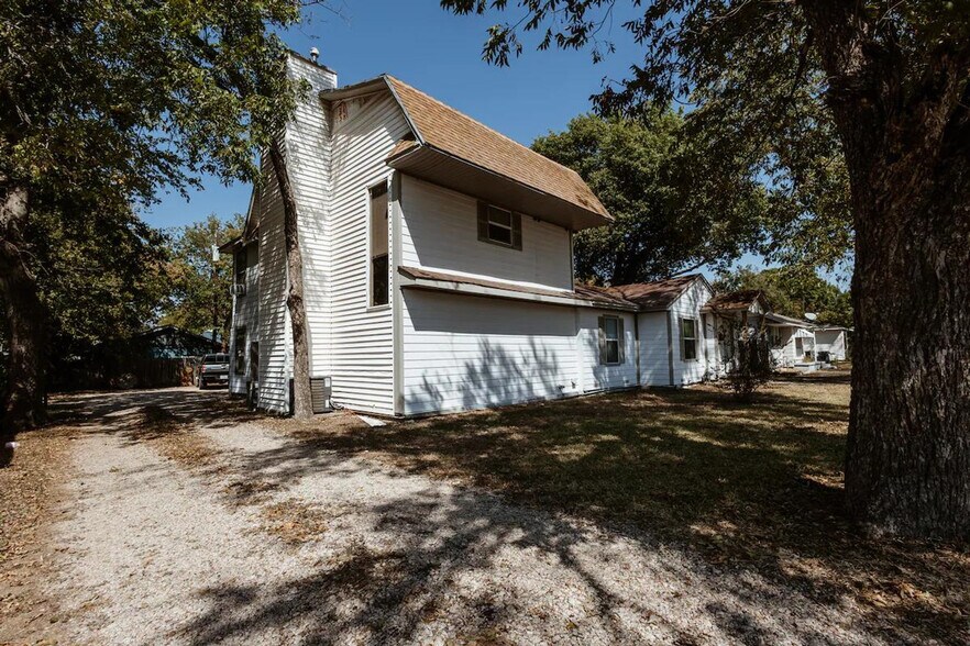 Building Photo - 3625 Maple Ave