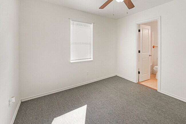 Building Photo - 720 Pritchett Ln