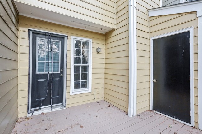 Building Photo - 4523 Hamptonshire Dr