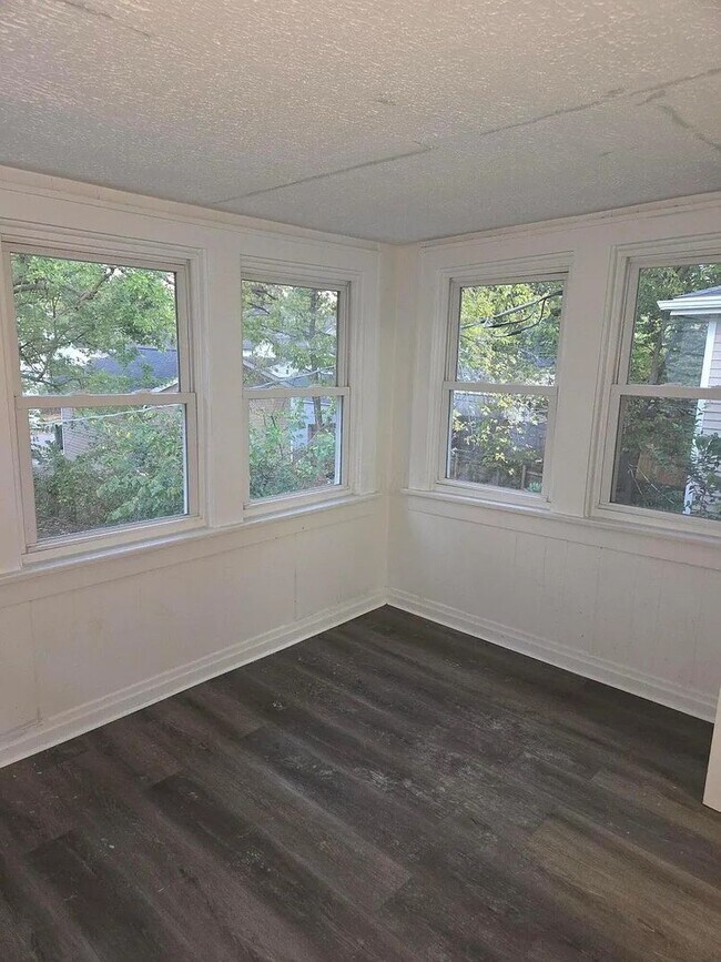 Building Photo - 127 N Burgess Ave