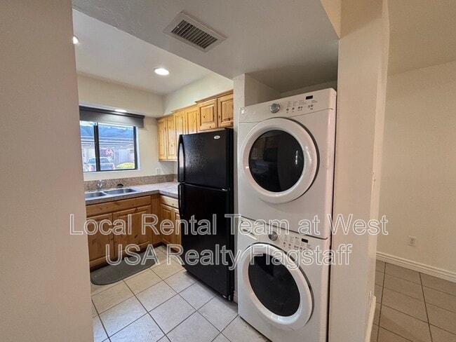 Building Photo - 3200 S Litzler Dr