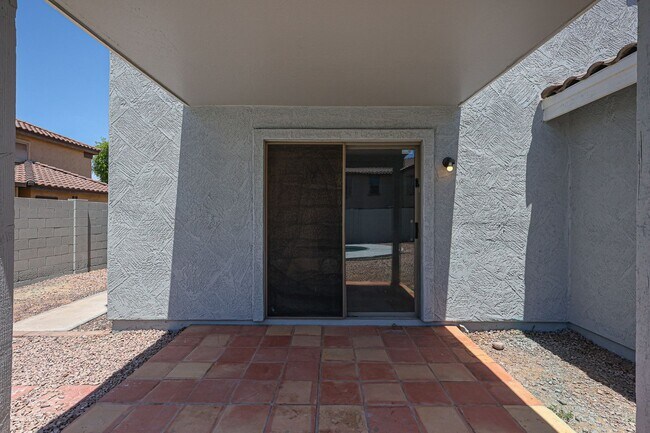 Building Photo - COMING SOON !! Amazing 5 bedrooms and bathrooms in one of the best school districts!