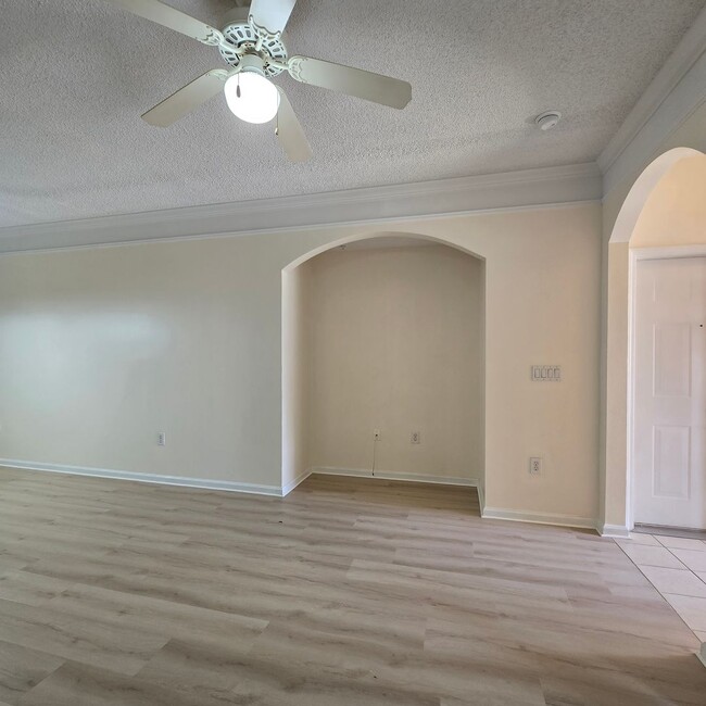 Building Photo - 1 Bedroom Condo for RENT