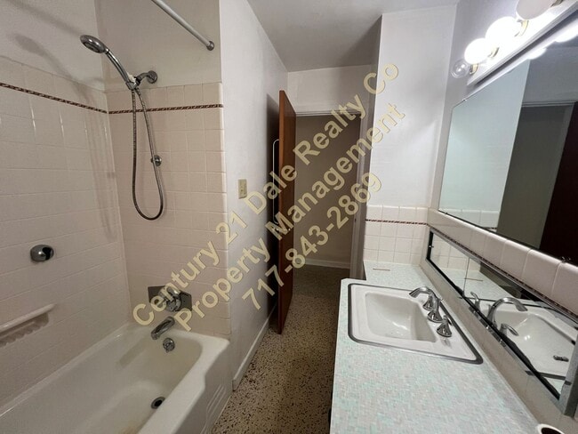 Building Photo - 3 BR, 3 Bath home in Red Lion School District