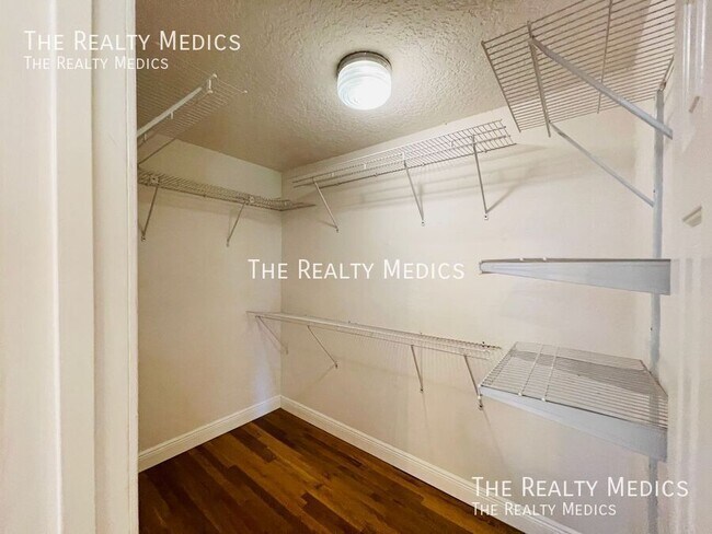 Building Photo - 1332 W Princeton St