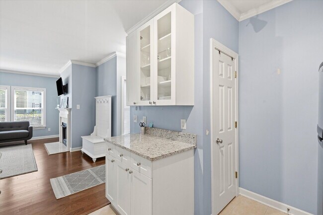 Building Photo - "Charming Fully Furnished 2-Bed Condo with & Granite Countertops in Charleston – 1320 Sq Ft of Co...