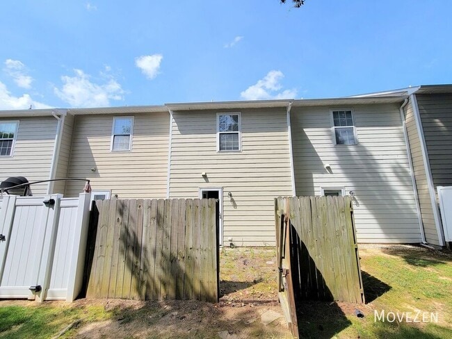 Building Photo - 38 Cheltenham Dr