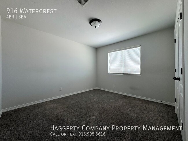 Building Photo - 916 Watercrest-