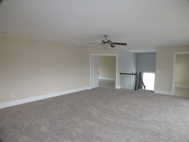 Building Photo - Beautiful move-in ready located in the Mil...