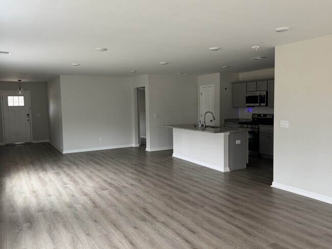 Building Photo - 424 Kohn Dr