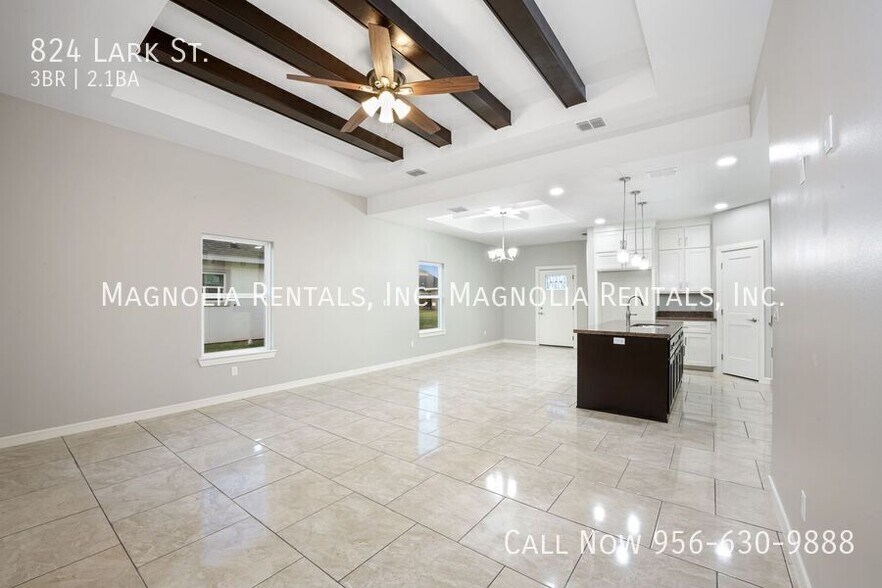 Building Photo - 824 Lark St