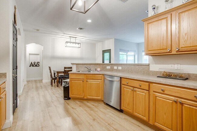 Building Photo - Amazing 3 Bed, 2 Bath Awaiting New Tenants- Burleson ISD- 76028