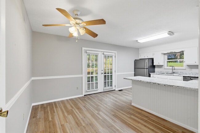 Building Photo - 7800 Temple Acres Dr