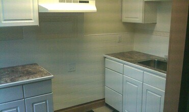 Building Photo - Large 2 Bedroom 1 Bath in MT Washington